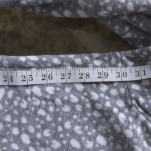 DKNY light grey cheetah print fluffy fleece pyjama set Size S - Picture 13 of 14